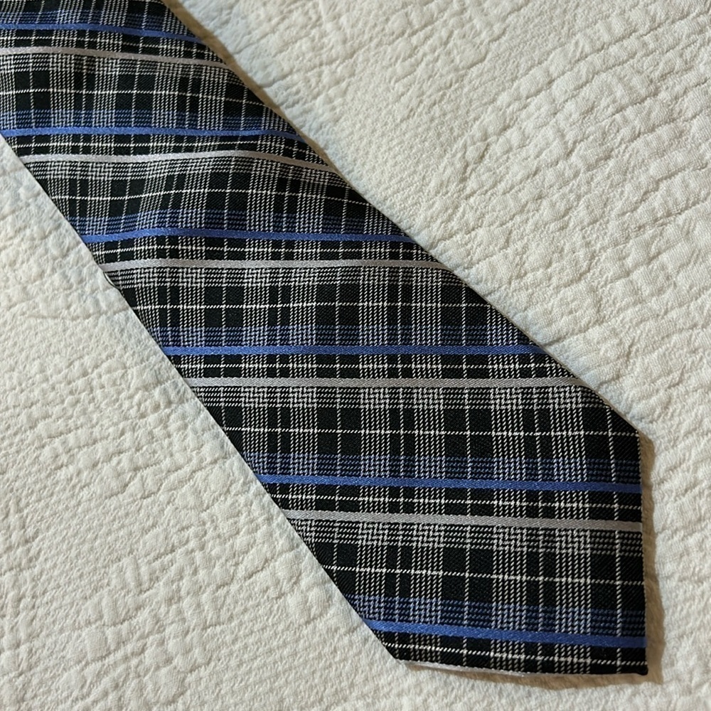 MK tie - Picture 2 of 6